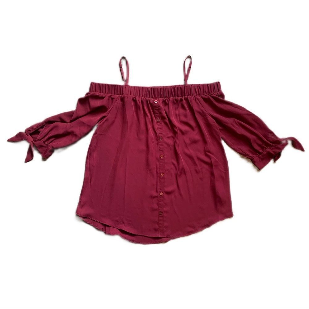 A Buyer Off the Shoulder Top (L)
